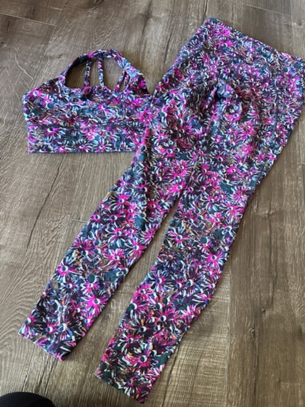 Lululemon matching base pace leggings and energy bra size 6